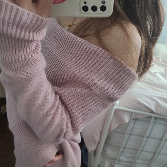 Off-shoulder sweater - Picture 2 of 3